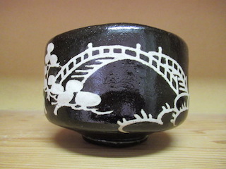 tea bowl with design of a bridge